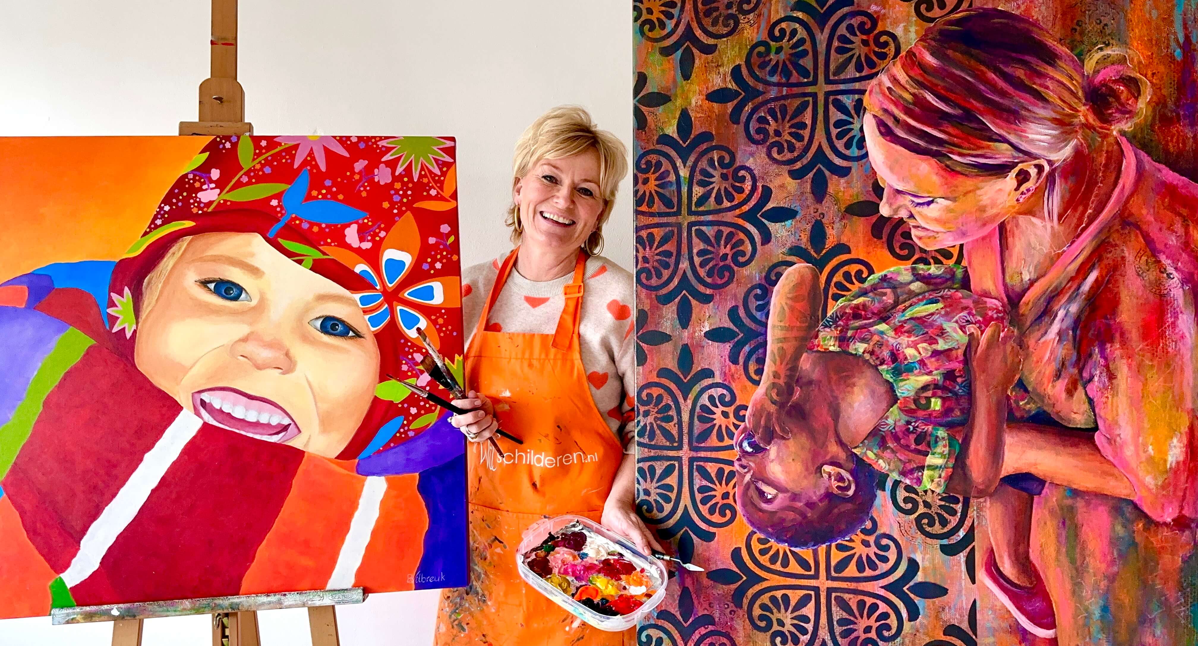 ikWilschilderen Brenda Huuskes met een voorbeeld van haar schilderenen van begin tot heden